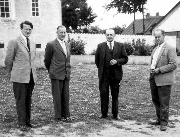 1952-03